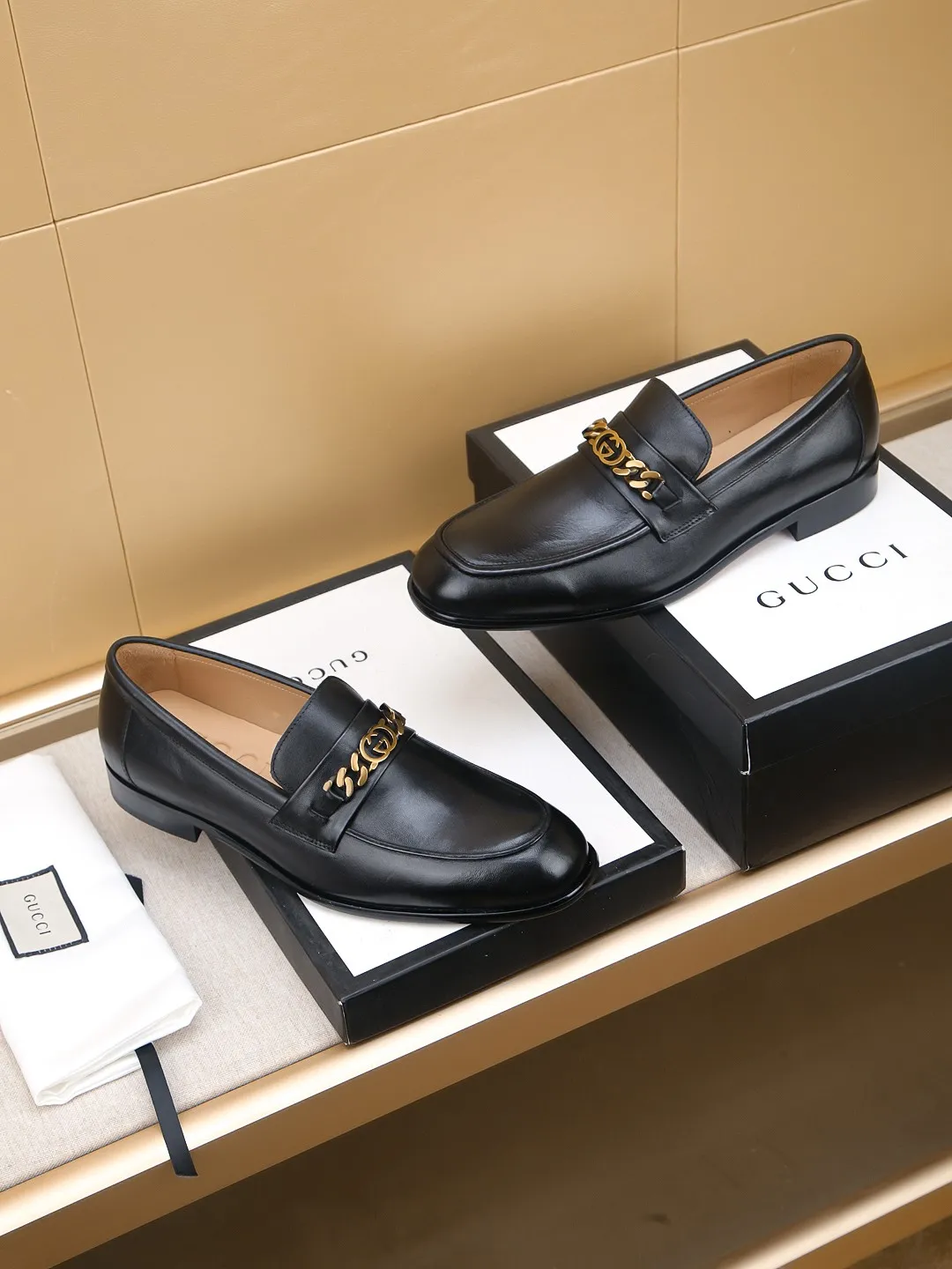 Men's men's shoes 💰460 🆘【GUCCI】Gucci ·🐂里· Hot-selling beanie shoes, top brand luxury, top quality, latest fashion beanie shoes.. The upper is made of original high mercerized smooth cow suede. (Full top layer water-dyed 🐂 leather and lining). The original stylish and stylish soft rubber wear-resistant and non-slip outsole is light and comfortable on the foot, available in 2 colors! Matching code: 39-44 (customized at 38.45.46.47)